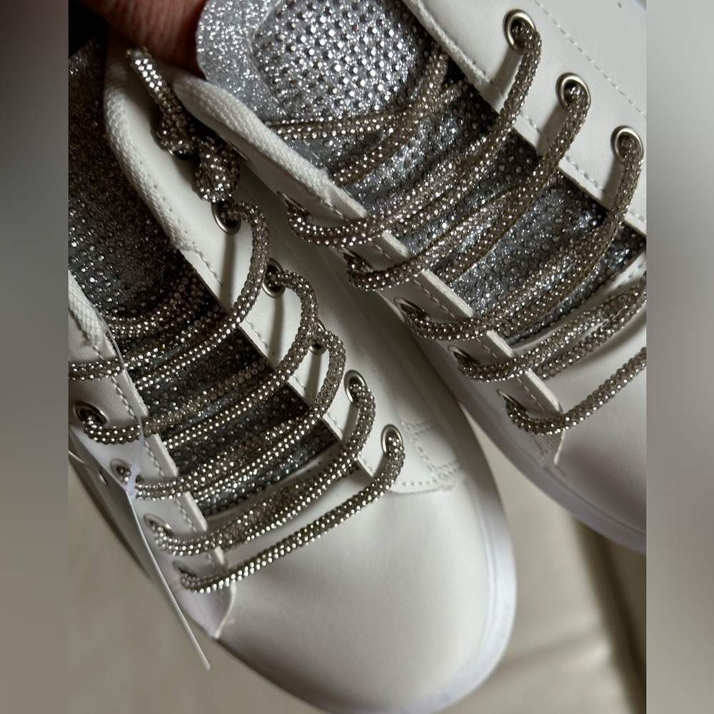 NIB G.N.D. Fashion New York Sneakers with silver laces accent Size 7